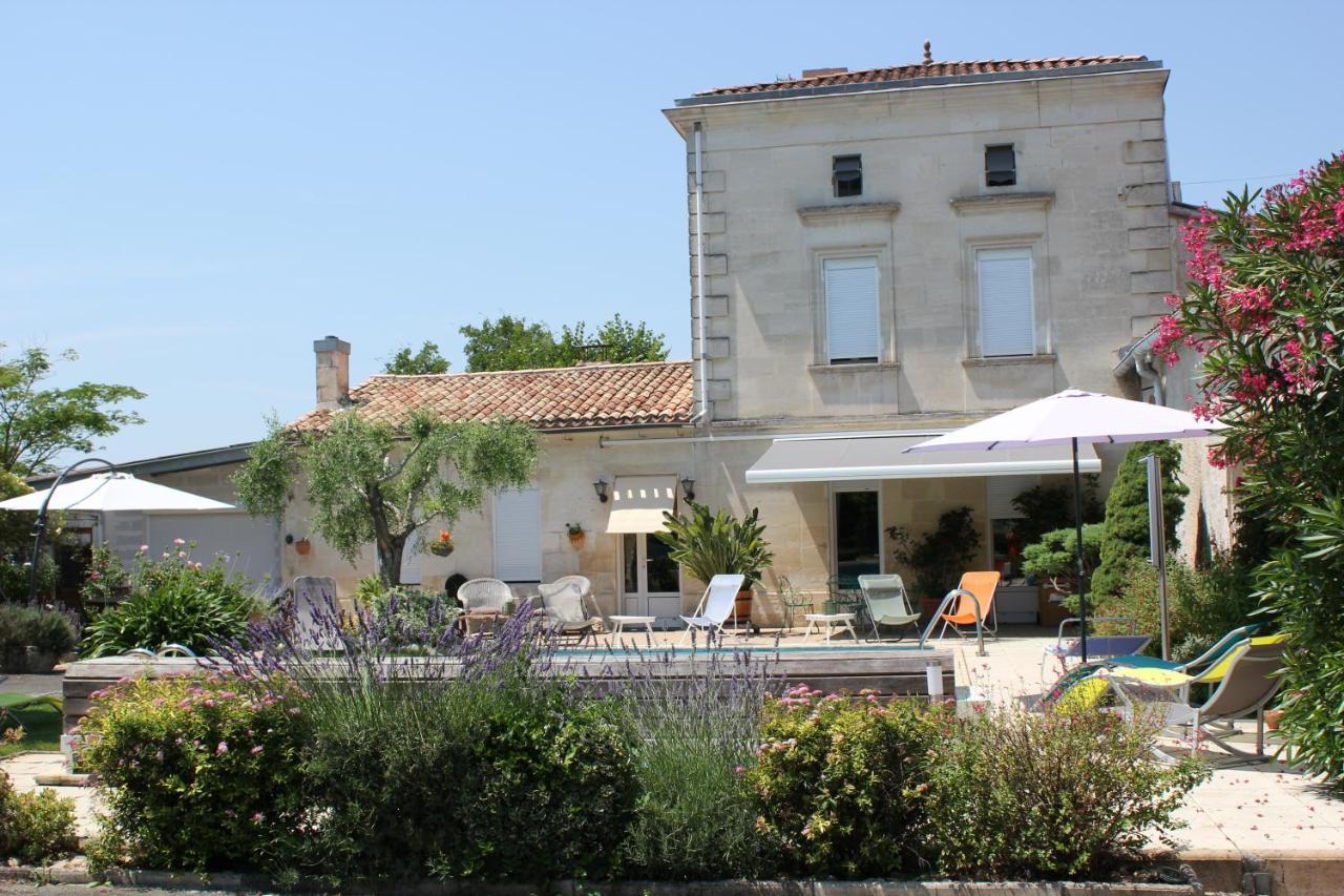 Fronsac  Les Charmes De Vincent - Le Loft Cabernet Bed & Breakfast エクステリア 写真